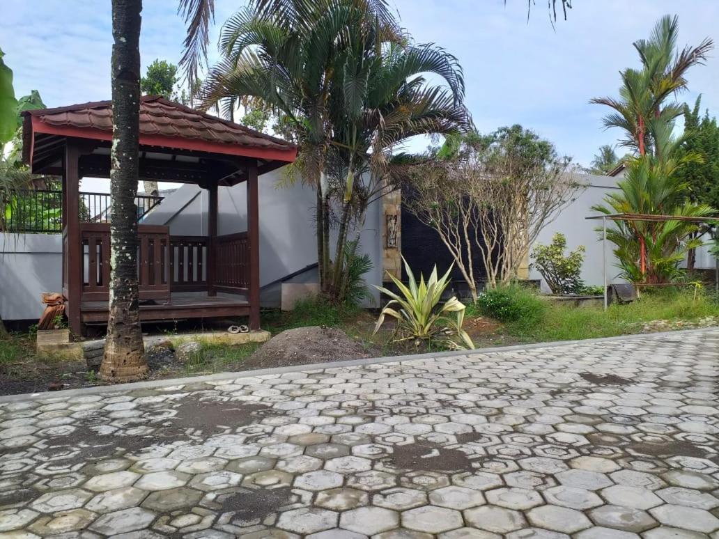 Oemah Sadewa Homestay Cilacap Exterior photo